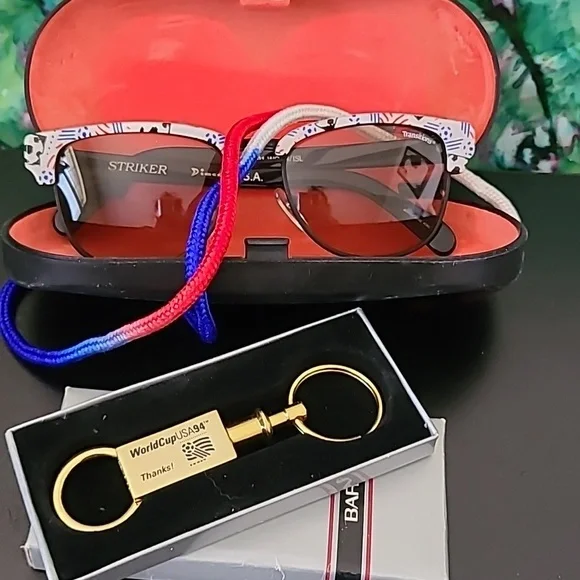 Vintage world cup 1994 glasses and key flob - Picture 2 of 2